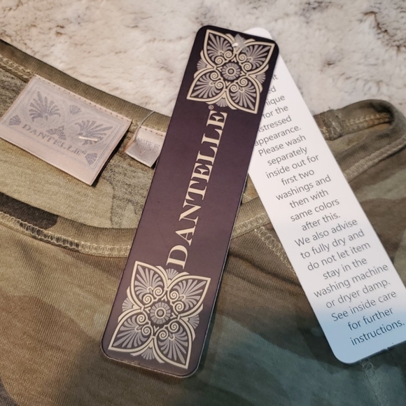 Dantelle Anthropologie Half Sleeve Camouflage Print Ruffle Bottom Top Size S NWT - Picture 5 of 7